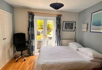 35 Green Lane has Balcony rooms