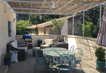 Maison climatis  e avec grande terrasse plein ciel dans le Luberon has Balcony rooms