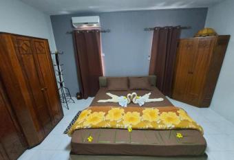 Justice Seaview Apartment has Balcony rooms