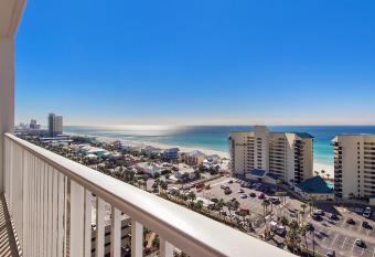 Laketown Wharf #1319 by Nautical Properties has rooms with a private hot tub