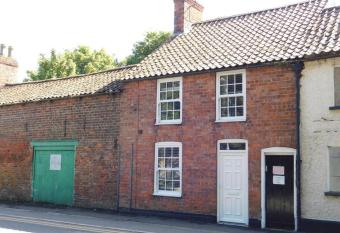 Reddick cottage Ingoldmells allows 18 year olds to book a room