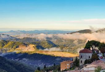 adorable appartement    Peille allows 18 year olds to book a room