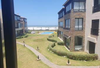 Vue sur mer , jardin et piscine has Balcony rooms