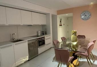 Apartamento lujo con vistas has Balcony rooms