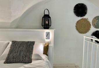 CORTE DEI GOTHI allows 18 year olds to book a room