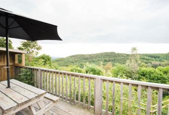 Woodland studio has rooms with a private hot tub