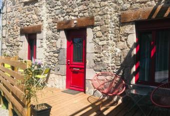 Chez Gaston has Balcony rooms