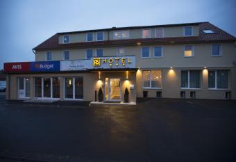 AS Hotel allows 18 year olds to book a room