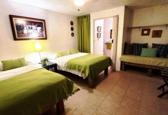 Estancia Sonrisas de   ngeles has rooms with a private hot tub