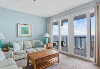 Ocean View- Steps from the beach at LTW 1911 has rooms with a private hot tub