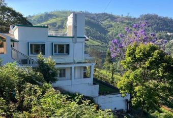 Casa de Selas - Hilltop Hideaway Retreat and Dormitory has Balcony rooms