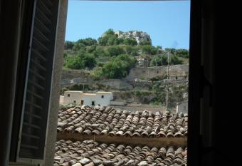 Anticu Dammusu has Balcony rooms