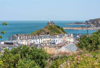 The Tempest, sea views, coastal & rural walks. has Balcony rooms