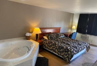 Brass Door Motel has rooms with a private hot tub