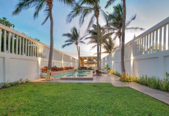 Exclusiva Residencia frente al mar en Acapulco. has rooms with a private hot tub