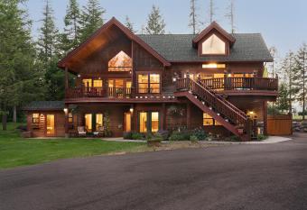 Wood's Lodge allows 18 year olds to book a room