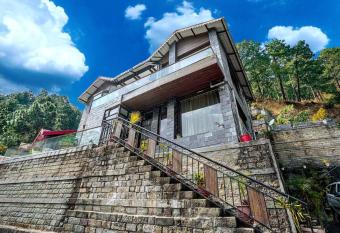 Kasauli Chalet 3bhk Villa by Dumnu Homes allows 18 year olds to book a room
