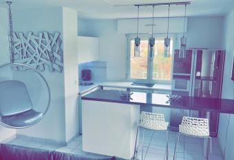 Bonjour, Bienvenue chez moi . has Balcony rooms