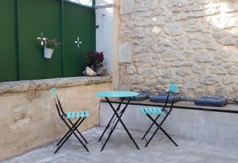 Appartement Centre Historique allows 18 year olds to book a room