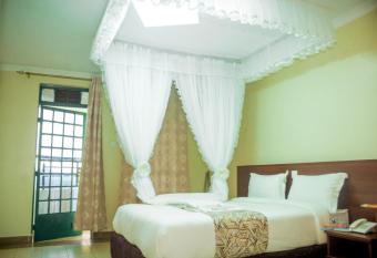 Mlimani Gardens Hotel has rooms with a private hot tub