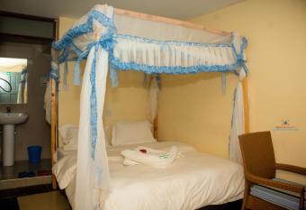 County Green Hotel allows 18 year olds to book a room