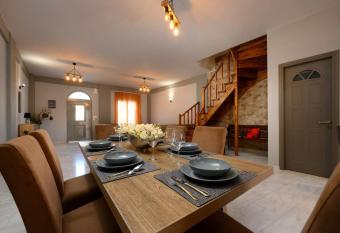 Anastasia&Filippos house has Balcony rooms