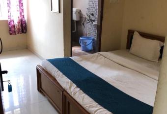 HOTEL RR has Smoking rooms