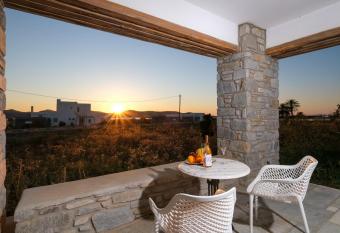 Lou Seaside and Sunset Studio has Balcony rooms