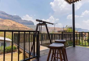 4BHK private pool villa-Nashik has Balcony rooms