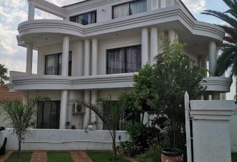 Vardos Guest Houuse has Balcony rooms