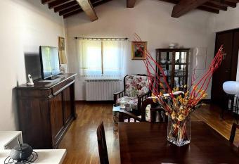 Charming Townhouse with Garden has Balcony rooms