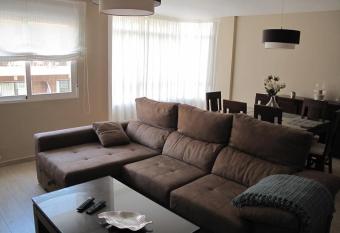 Apartamento en Calle del Mar allows 18 year olds to book a room