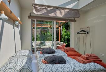 ZEN-Bungalow no 5 met sauna en hottub has Balcony rooms