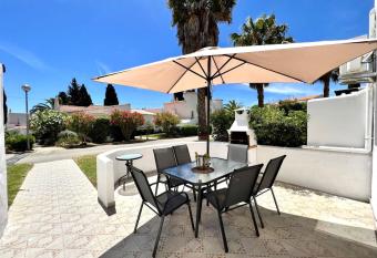 Arma    o de P  ra Twins 3 With Pool by Homing allows 18 year olds to book a room