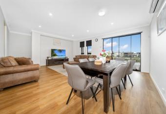 Dream Family Retreat ! Escape Relax and Rejuvenate has Balcony rooms