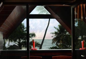 Maliekal Heritance Cherai has rooms with a private hot tub