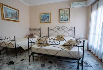 Maison Manni  B&B has Balcony rooms