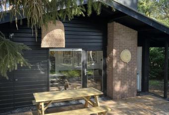 Wellness Cabin Nulyt   24 has Balcony rooms