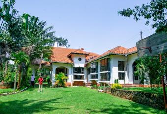 Raeli Gardens has Balcony rooms