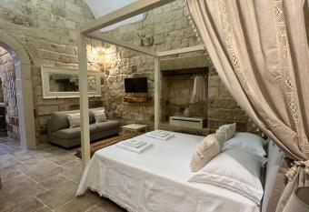 Petra Oikia Apartments has Balcony rooms