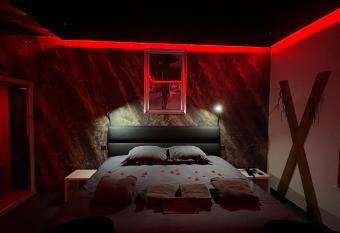 spa de la quarterelle LOVE ROOM 88 VOSGES allows 18 year olds to book a room