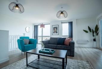 Bayard Apartments Penthouse has Balcony rooms