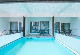 Sithon Diamond Suites 1 has Balcony rooms