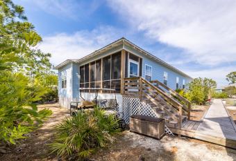 Beach House steps to pool, Beach Access has rooms with a private hot tub