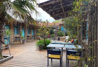 l Oc  ane allows 18 year olds to book a room