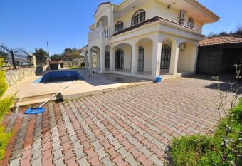 SARILARDA VILLA has Balcony rooms