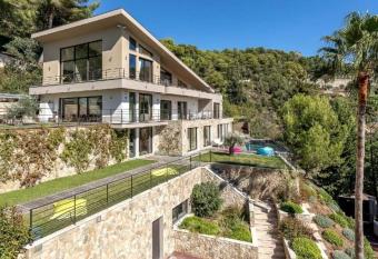 Villa avec piscine et vue sur la rade has Balcony rooms
