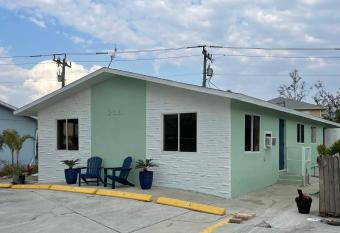 The Turtle Nest has Balcony rooms