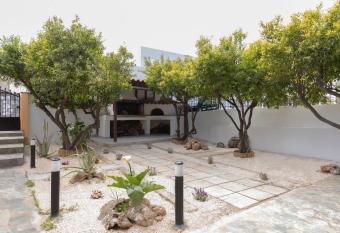 Villa Ivis has Balcony rooms