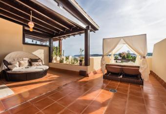 Casa Sultana has Balcony rooms